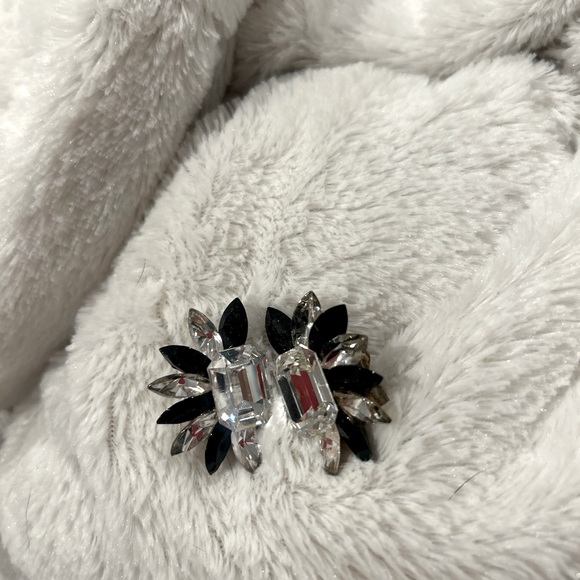 VINTAGE SWAROFSKI BLK & CLEAR CRYSTAL EARRING WITH LARGE SQUARE CENTER-SALE - Picture 11 of 12
